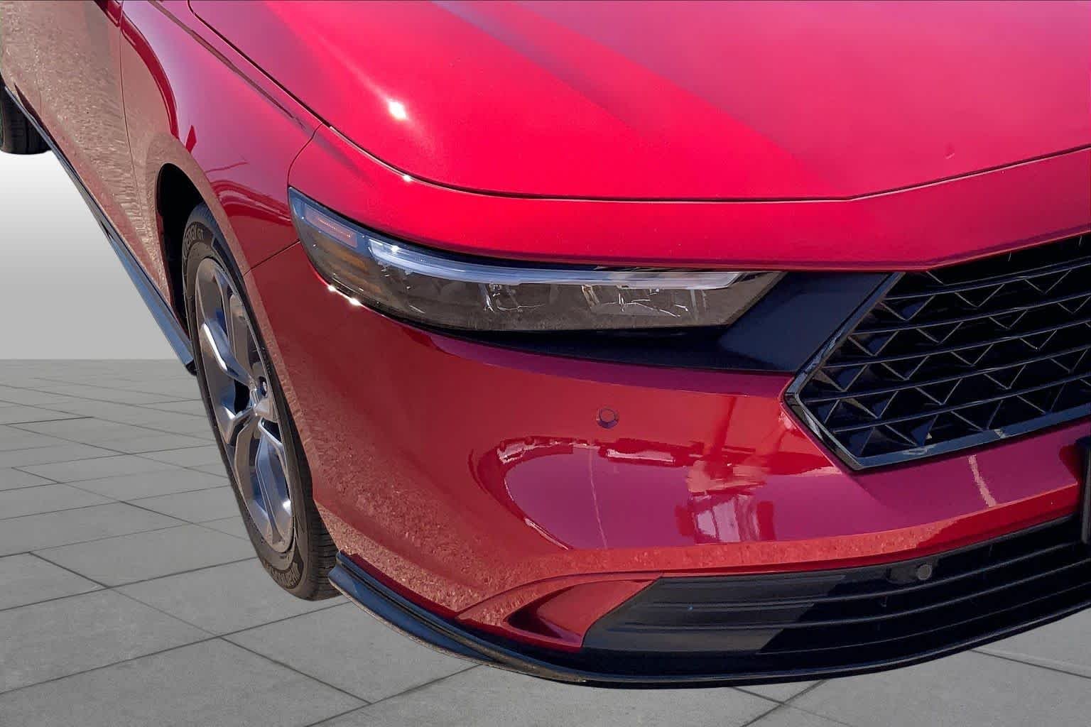 Used 2026 Radiant Red Metallic Honda EX-L image 28