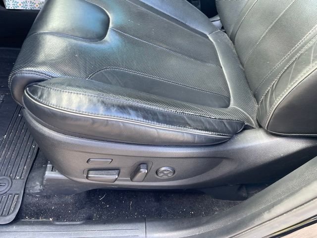 Used 2021 Black Hyundai Limited image 7