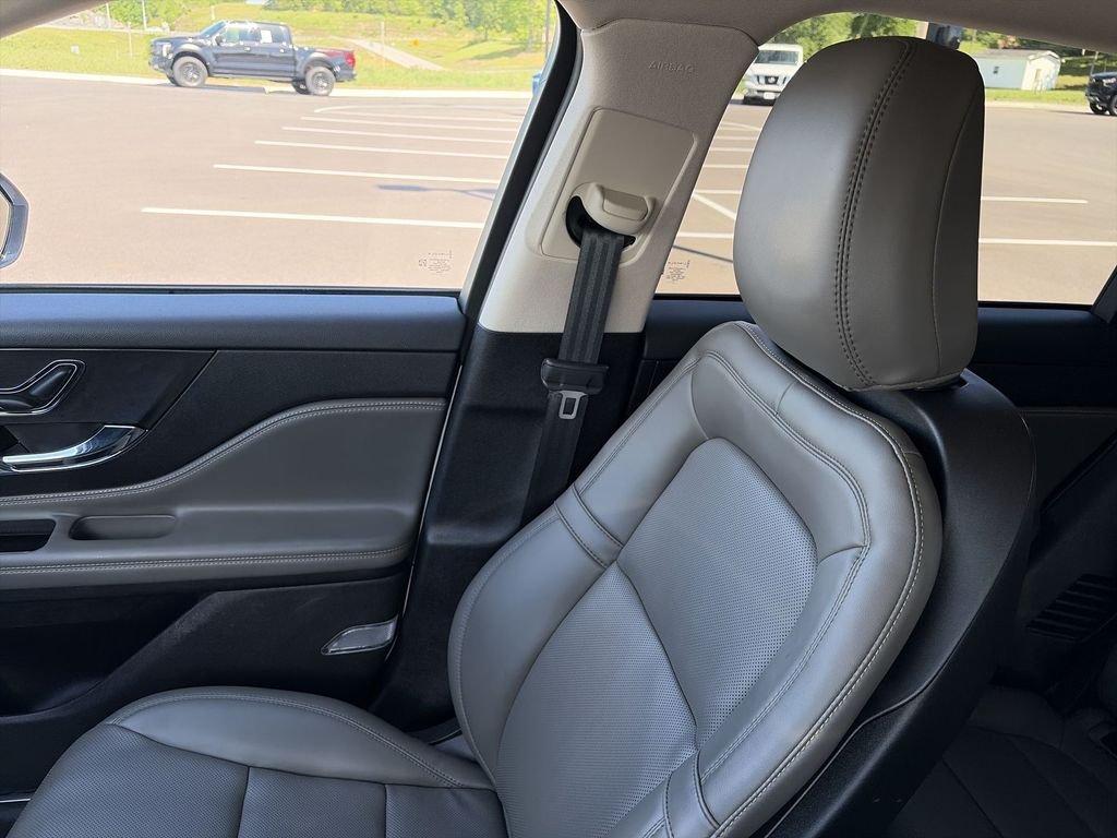 Certified Used 2023 White Lincoln Standard image 24