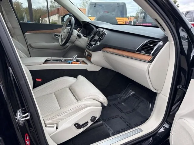 Used 2018 Onyx Black Metallic Volvo Inscription image 9