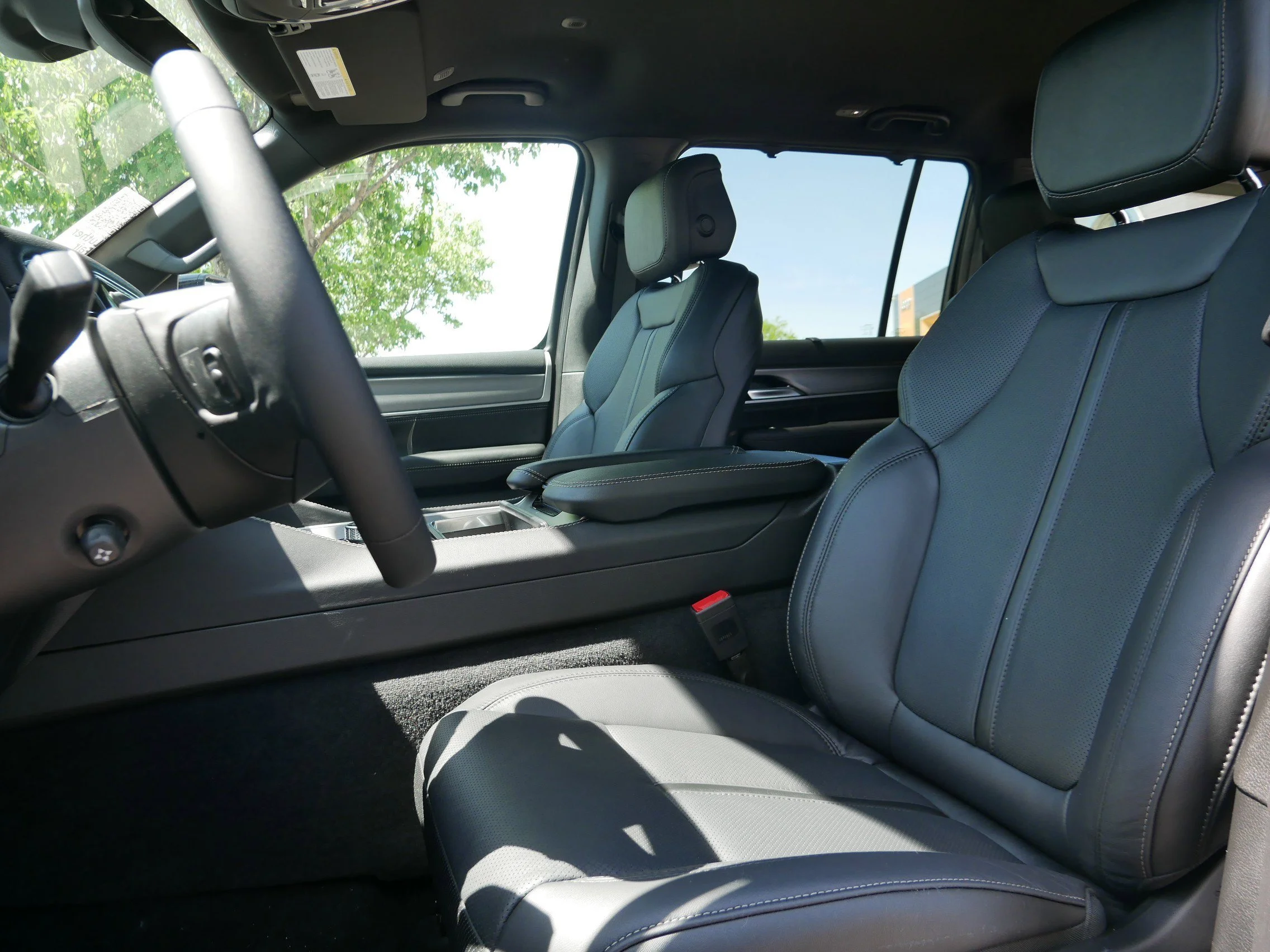 New 2026 High Gloss Black Exterior Paint Jeep Limited Altitude image 9