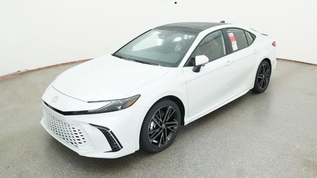 2026 Toyota Camry XSE Hybrid's photo