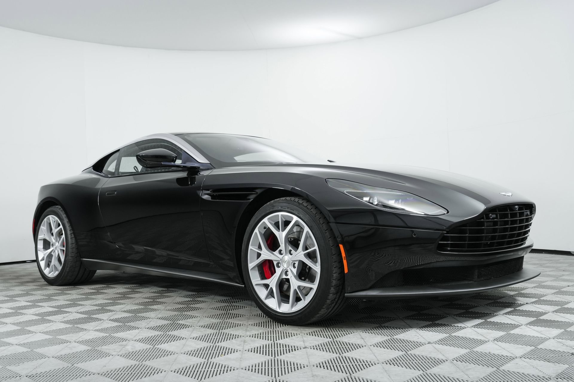2019 Aston Martin DB11 V8 Coupe's photo