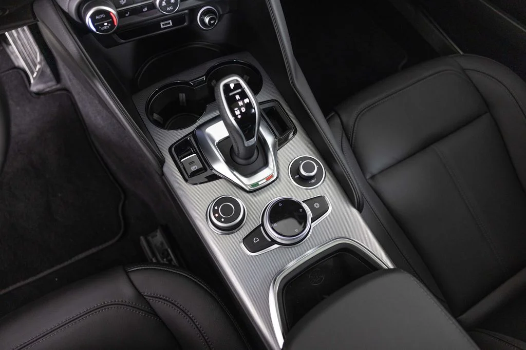 2026 Alfa Romeo Giulia Base - Photo 25