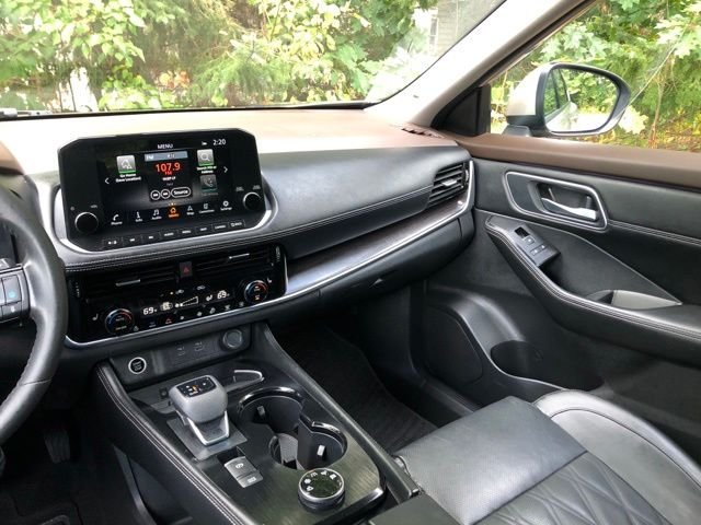 Used 2023 Champagne Silver Metallic Nissan Platinum image 35