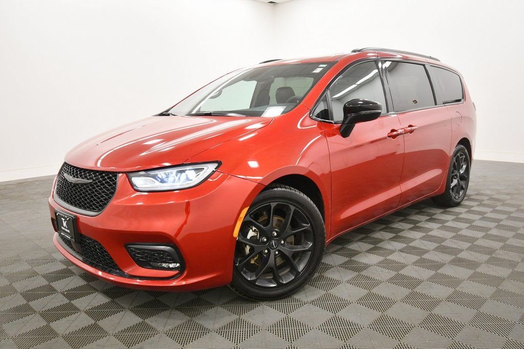 Used 2025 Chrysler Pacifica Limited with VIN 2C4RC1GG0SR535104 for sale in Rochester, Minnesota