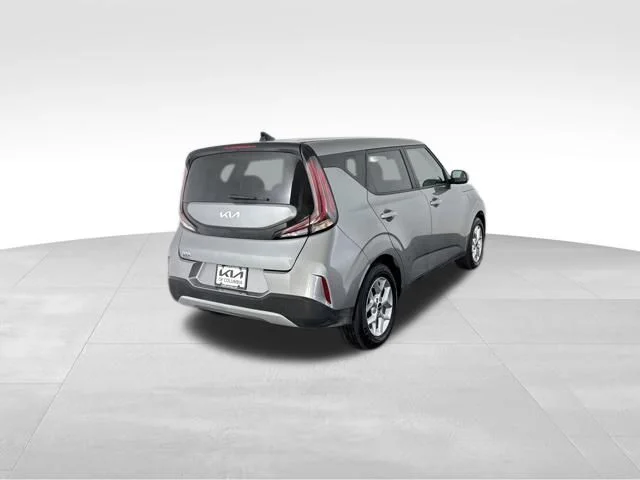 Used 2025  Kia LX image 7