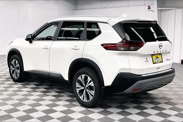 Used 2023 Pearl White Tricoat Nissan SV image 2