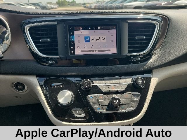 Used 2023 White Chrysler LX image 11
