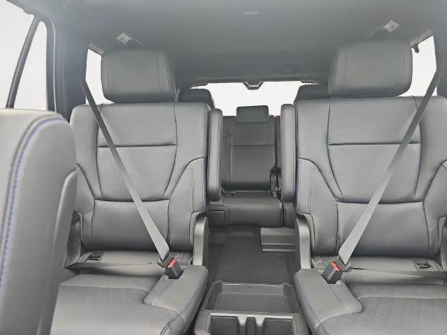 New 2026 Wind Chill Pearl Toyota Platinum image 11