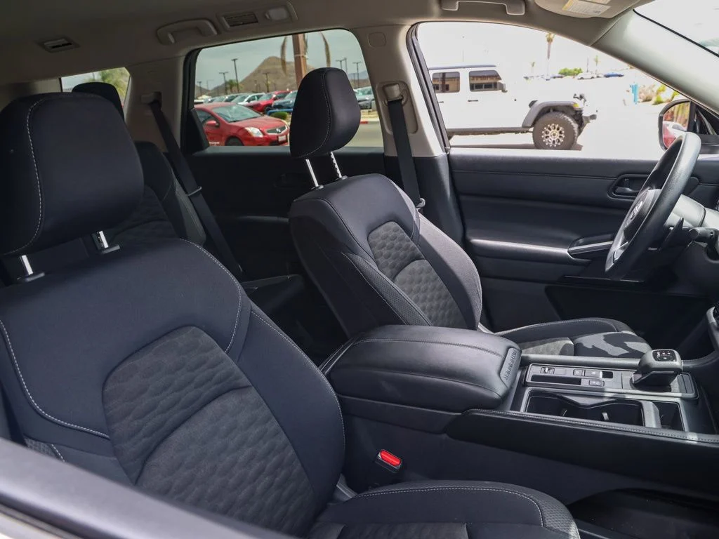 Used 2024 White Nissan S image 20
