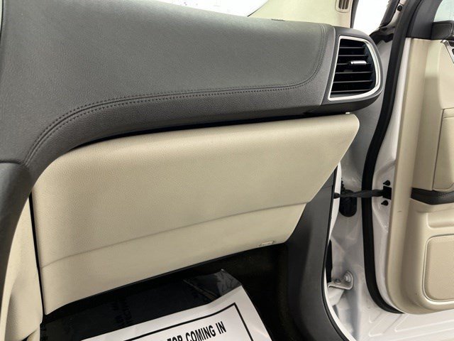 Used 2019 White Platinum Clearcoat Metallic Lincoln Select image 34