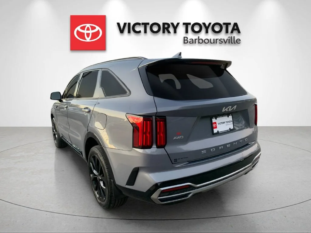 Used 2022 Silver Kia SX image 3