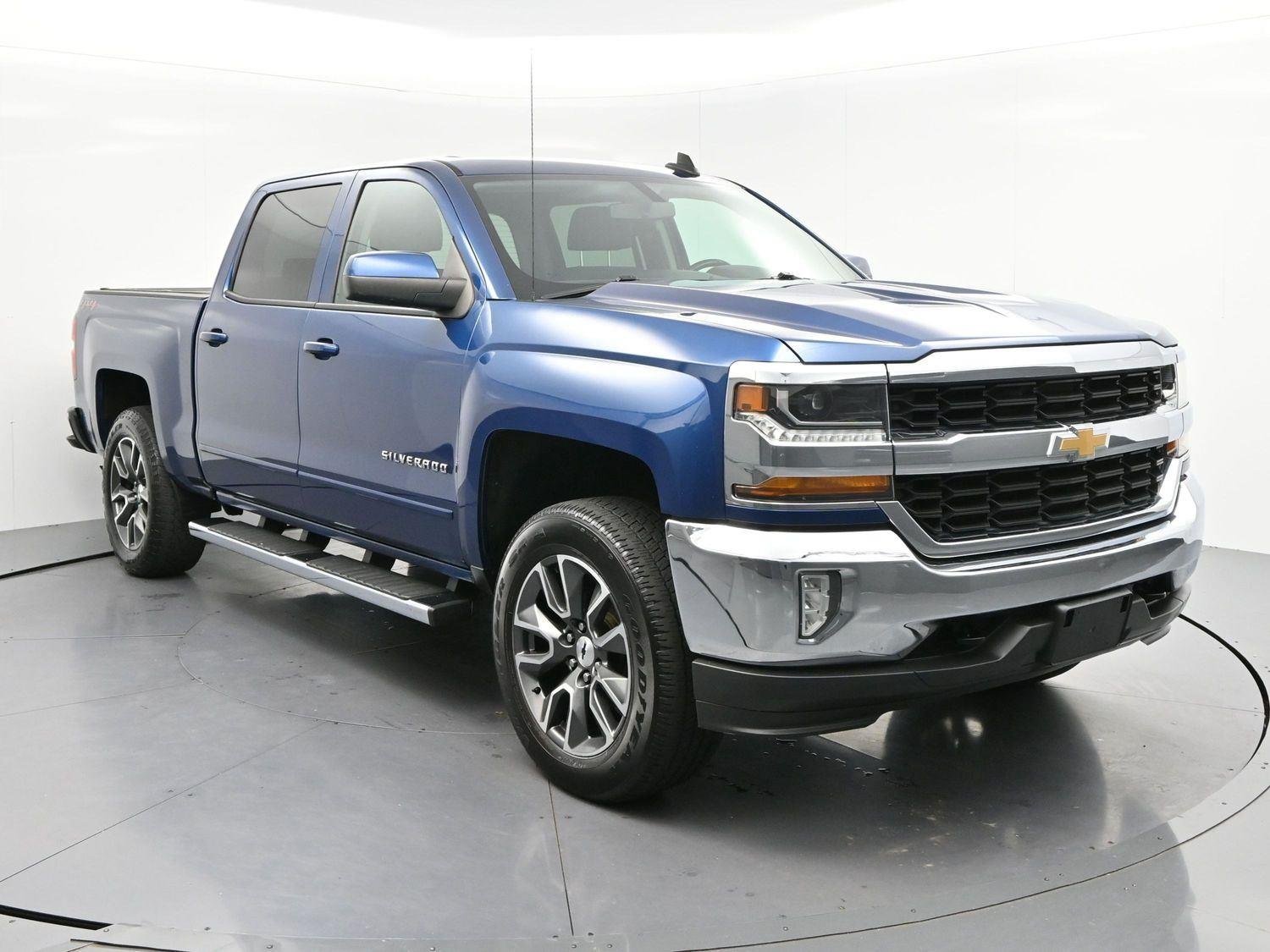 Used 2018 Deep Ocean Blue Metallic Chevrolet LT image 2