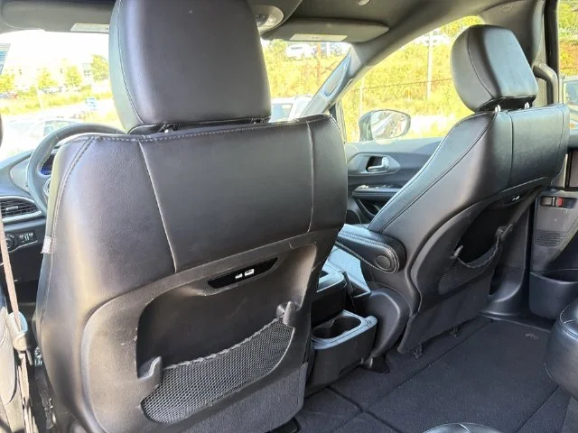 Used 2025 Black Chrysler Select image 34