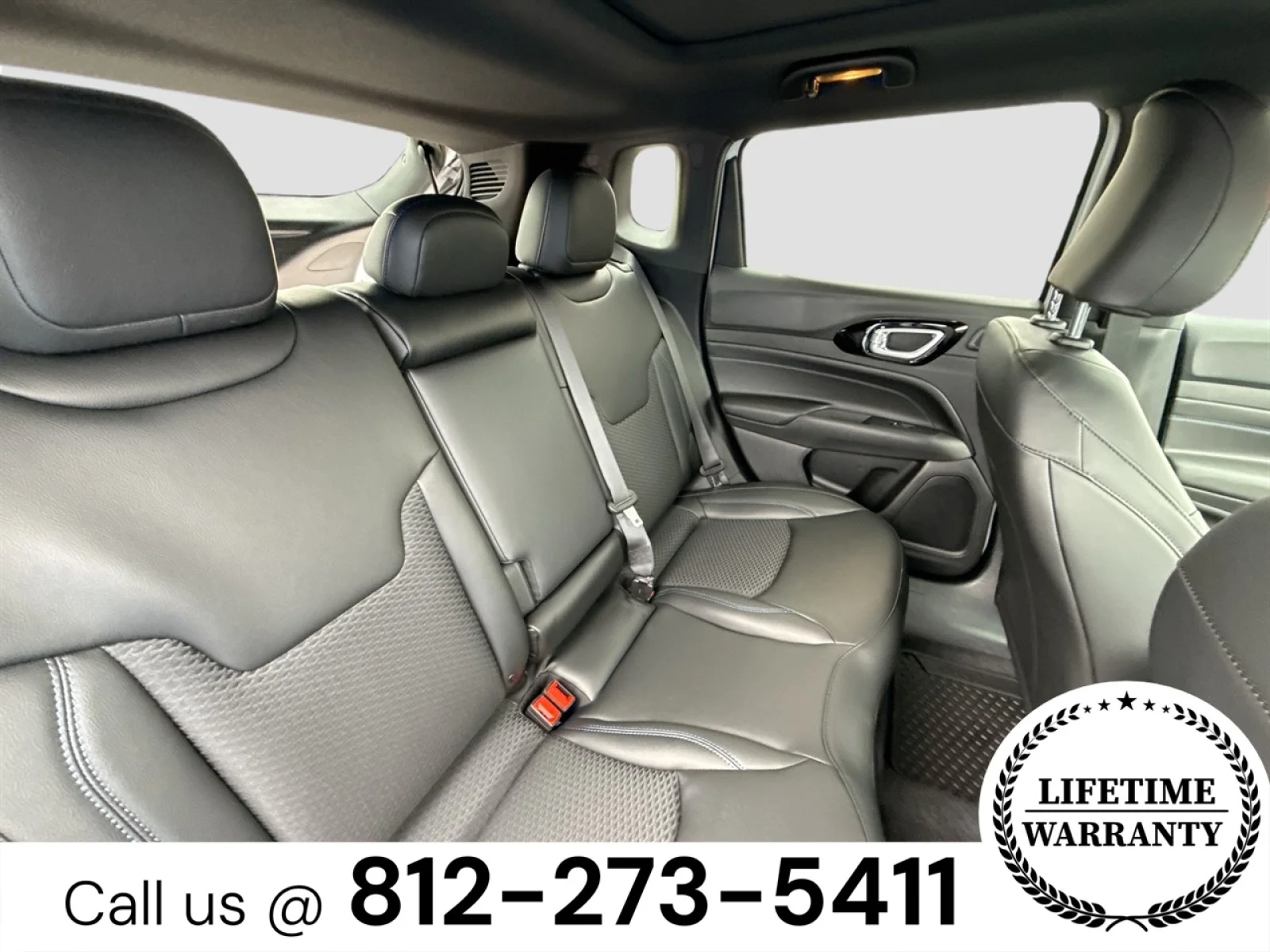 New 2026 Bright White Clearcoat Jeep Latitude Altitude image 28