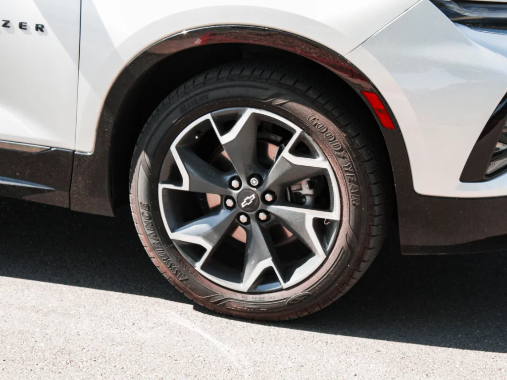 Used 2021 Silver Ice Metallic Chevrolet RS image 4