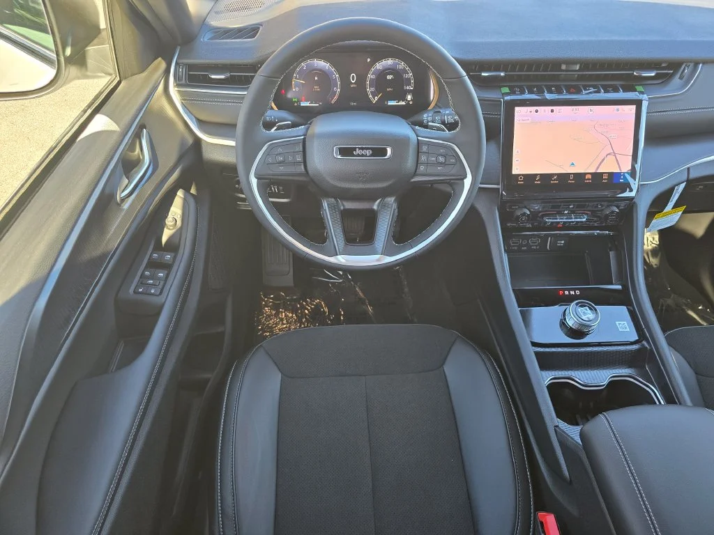 New 2027 White/off-white Jeep Laredo X image 29