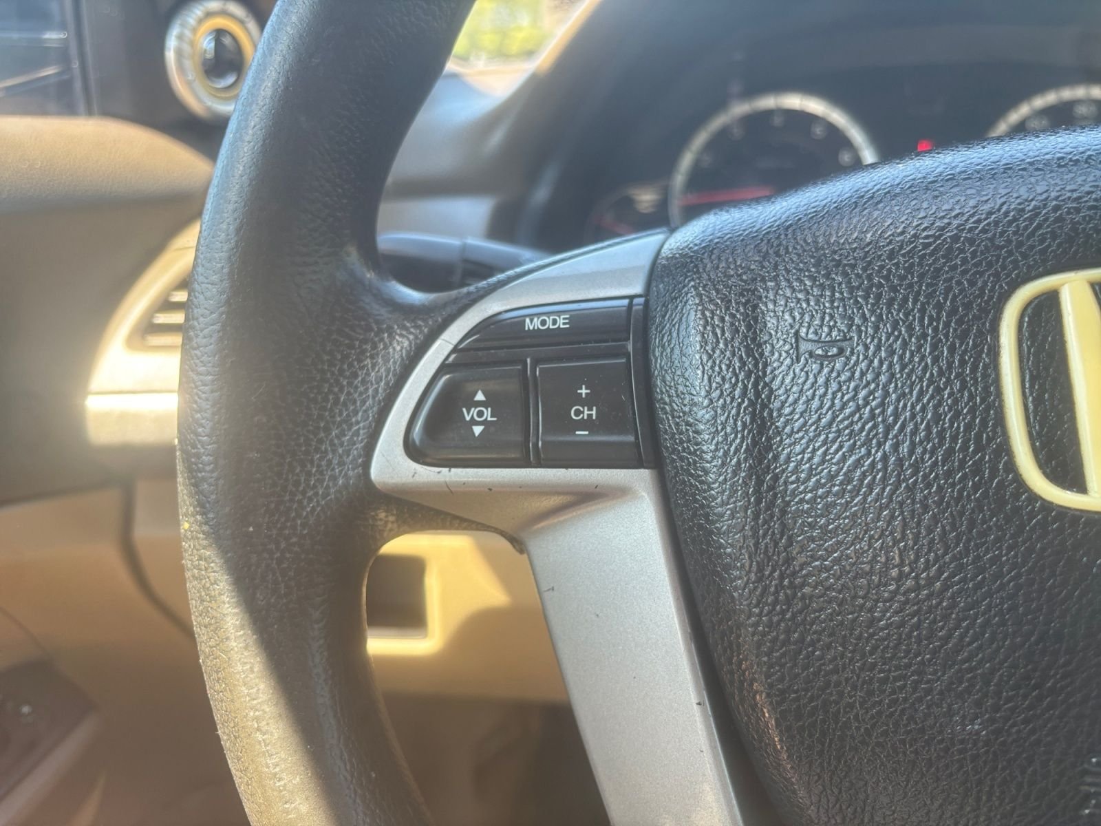Used 2009 Gold Honda LX image 22