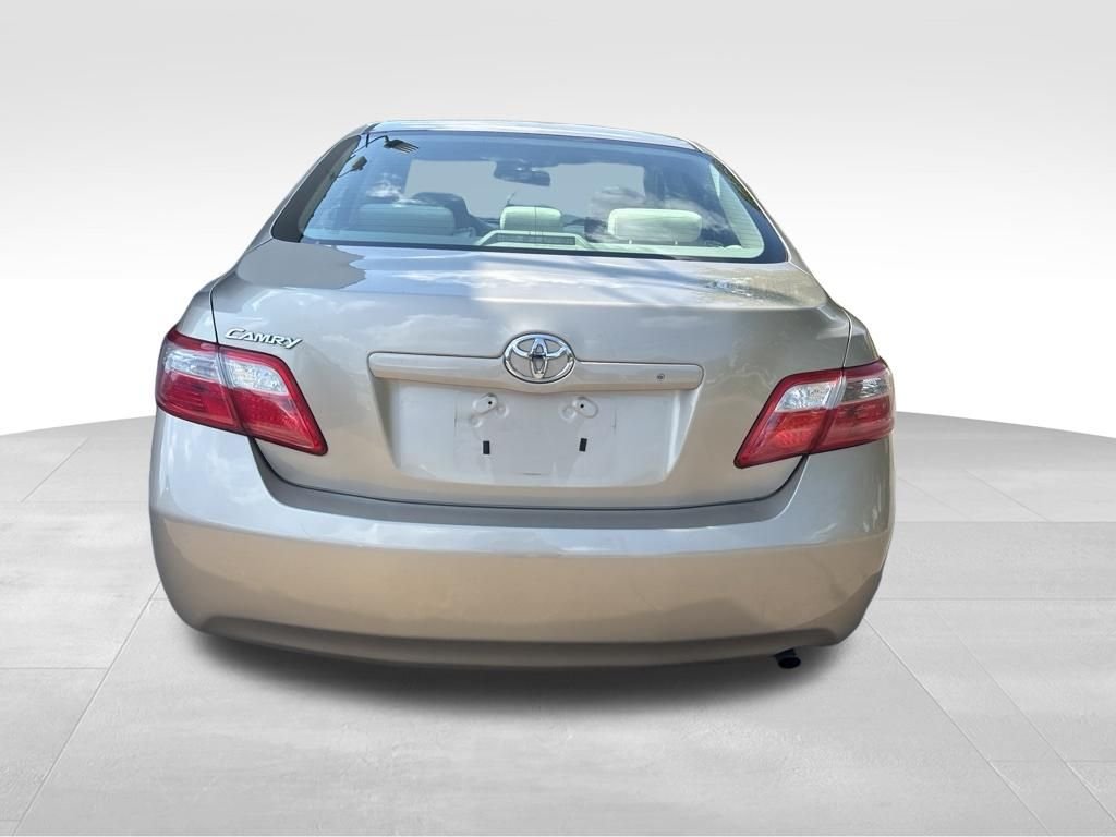 Used 2009 Gold Toyota LE image 5
