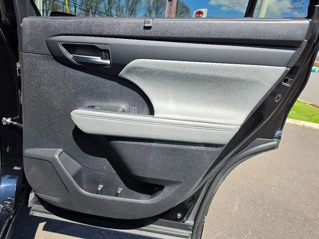 2023 Toyota Highlander XLE - Photo 16