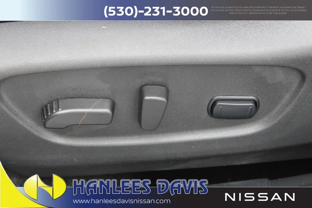 Used 2018 Silver Nissan SL image 14