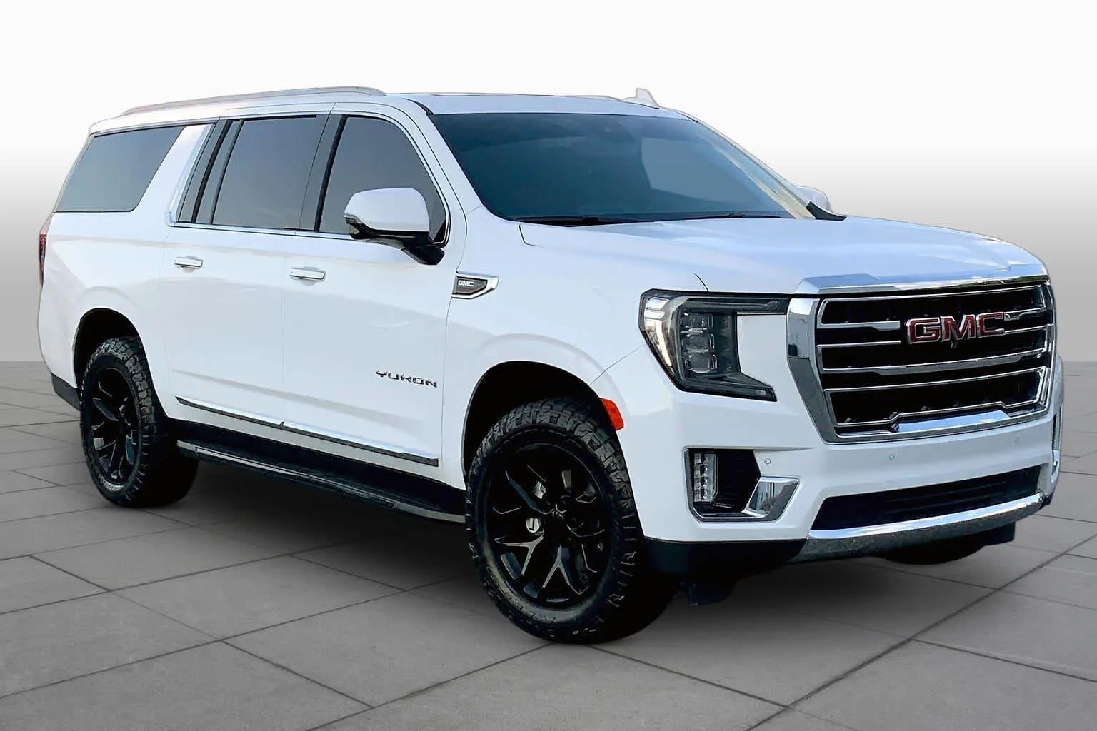Used 2023 Summit White GMC SLT image 3