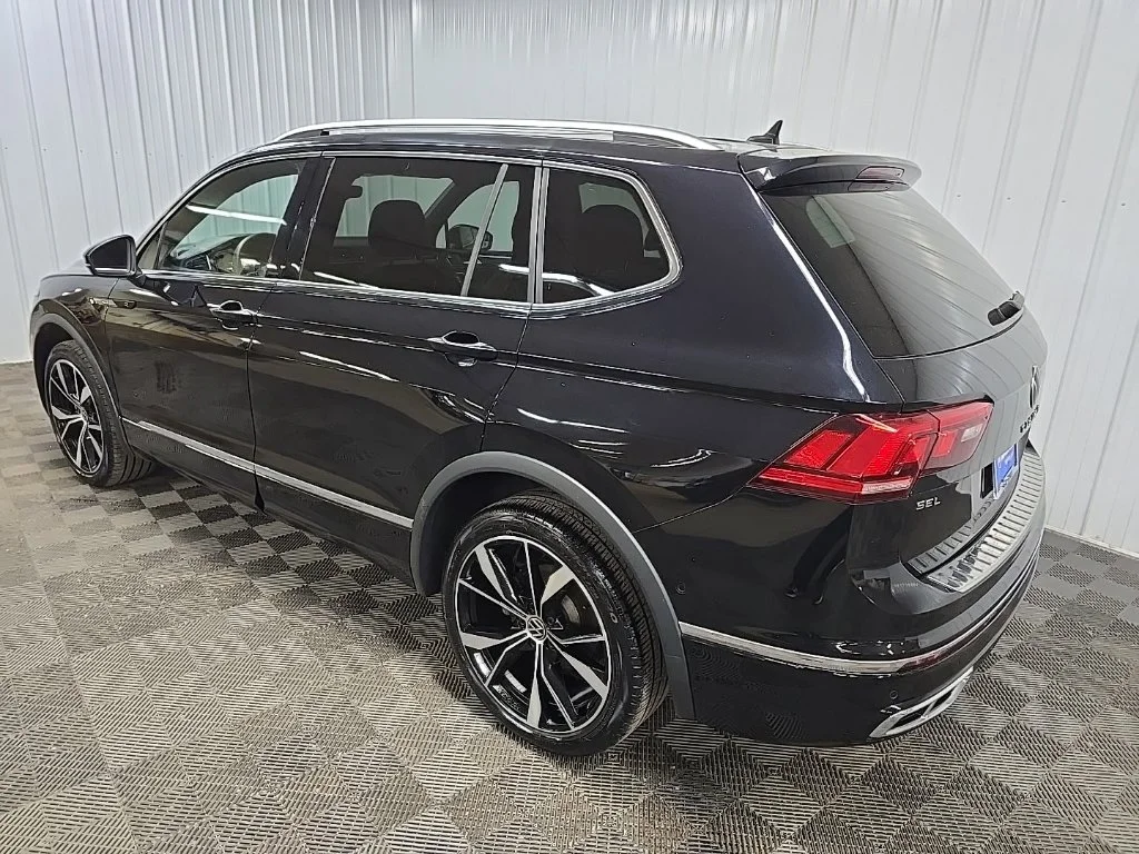 Used 2024 Black Volkswagen 2.0T SEL R-Line image 9