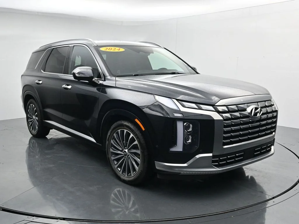 Used 2024 White Hyundai Calligraphy image 1