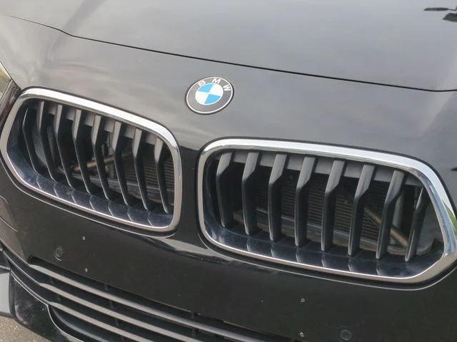 Used 2022 Black BMW sDrive28i image 36