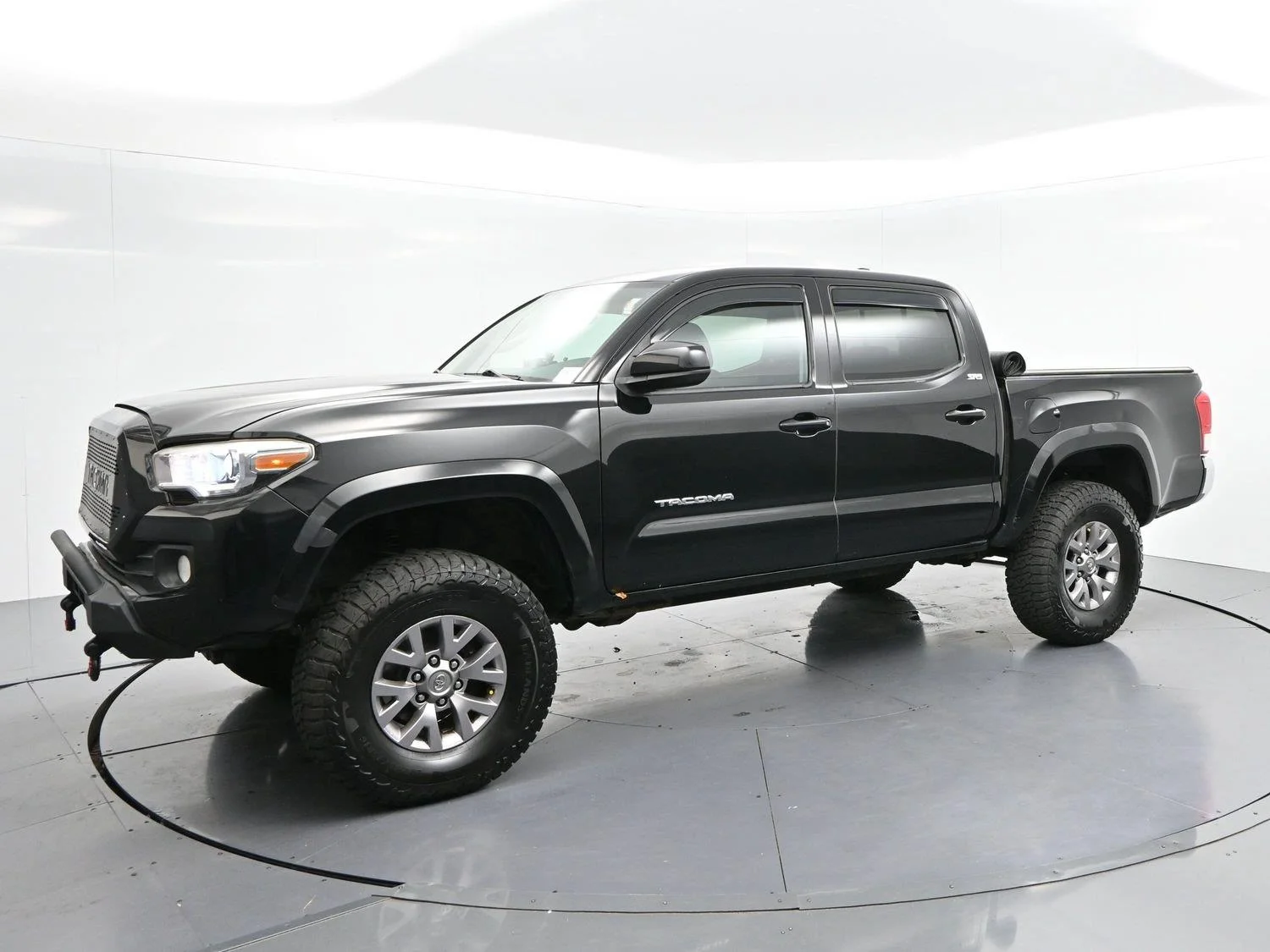 Used 2016 Black Toyota SR image 3