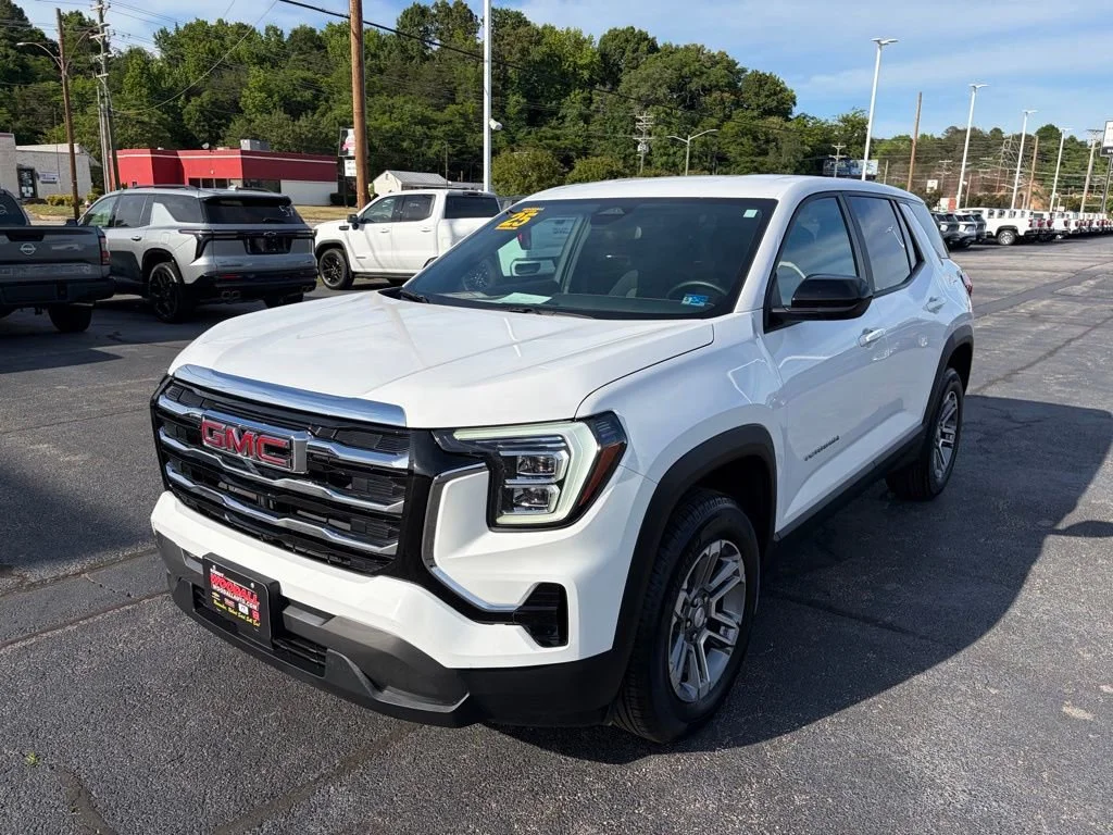 Used 2025 Summit White GMC Elevation image 3