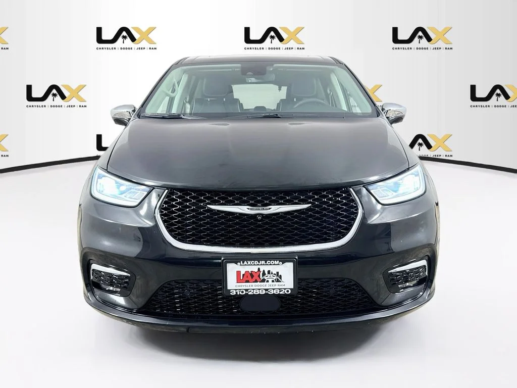 Used 2022 Black Chrysler Limited image 2