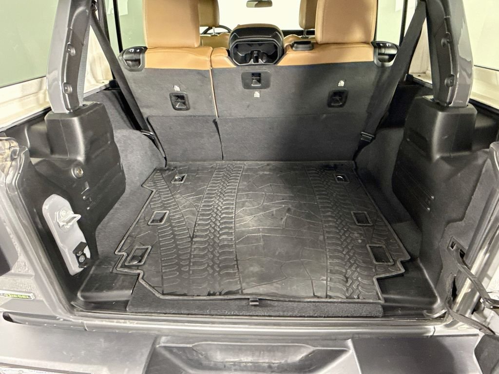 Used 2021 Gray Jeep Unlimited Sahara image 25