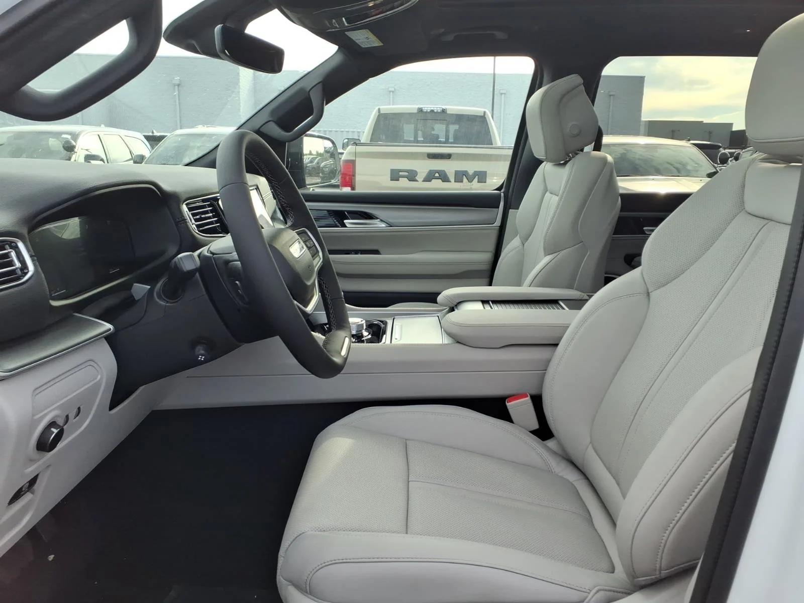New 2026 Bright White Clear-Coat Exterior Paint Jeep Limited Altitude image 14