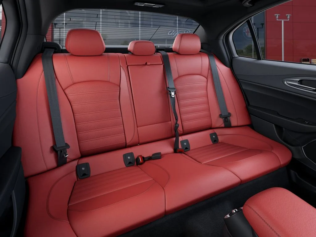 New 2025 Alfa Rosso (Red) Exterior Paint Alfa Romeo Base image 16