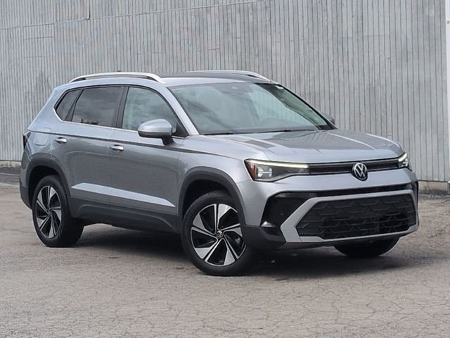 Used 2025  Volkswagen SE image 11
