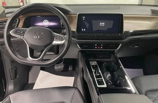 New 2025 Black Volkswagen 2.0T SE w/Technology image 13