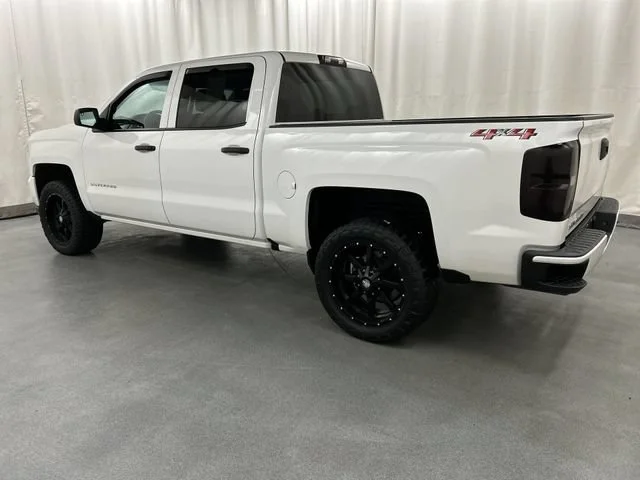 Used 2018 SUMMIT WHITE Chevrolet Custom image 3