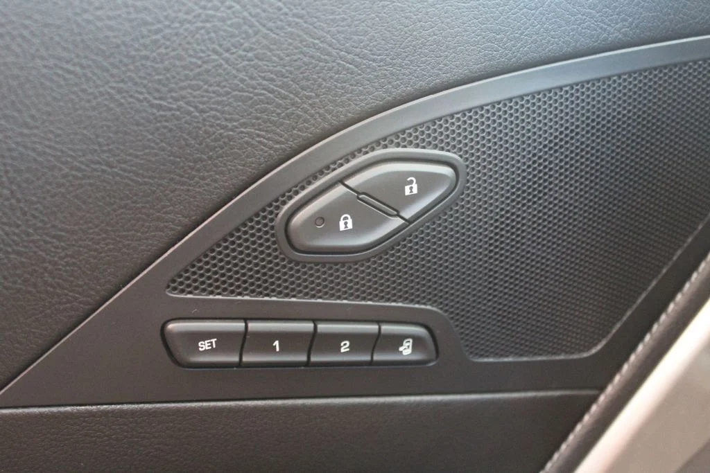 Used 2016 Blue Chevrolet Stingray Z51 image 17