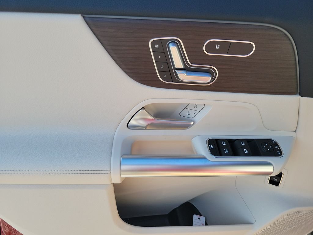 New 2026 MANUFAKTUR Patagonia Red Metallic Mercedes-Benz GLA 250 image 17