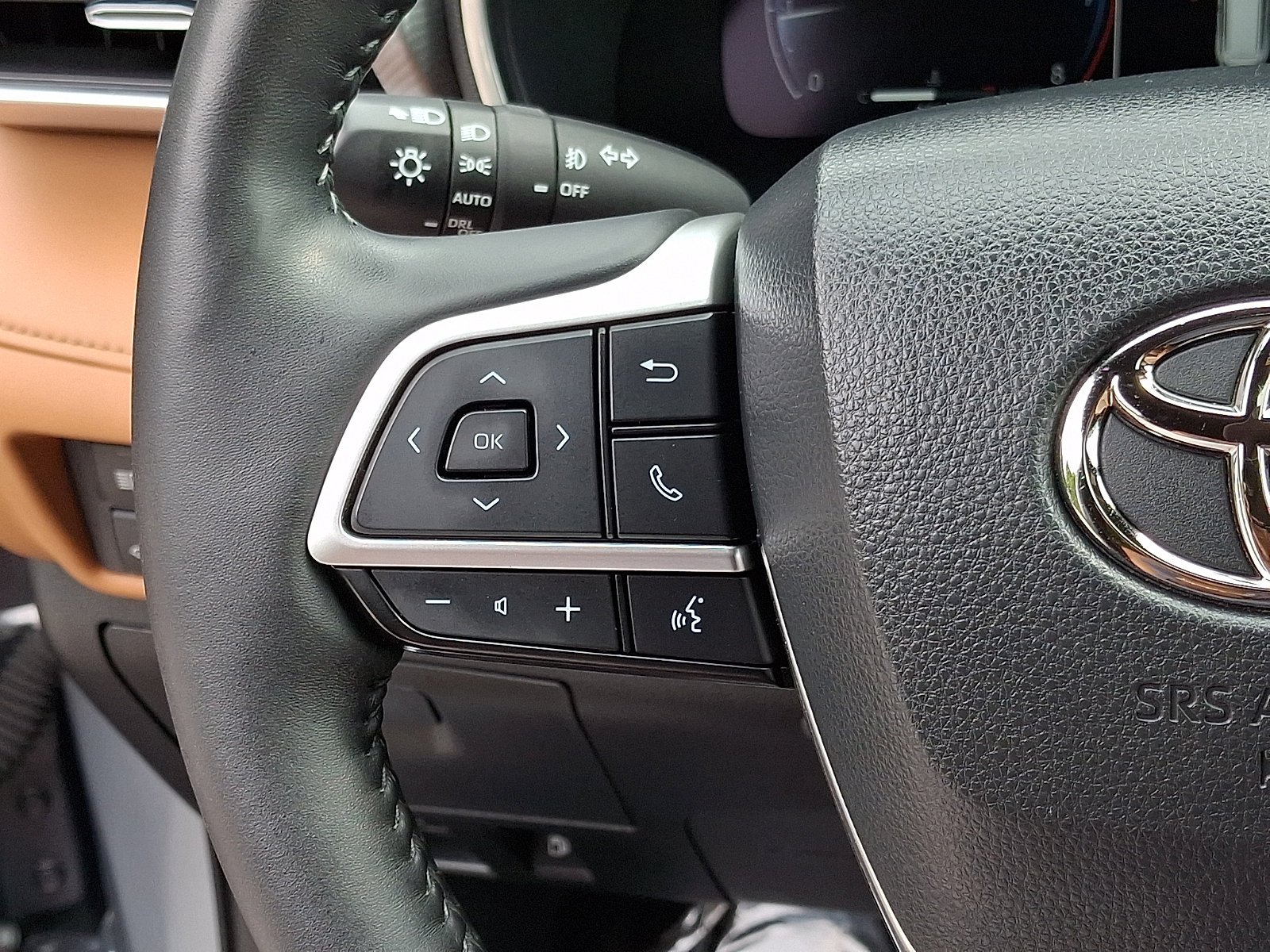 Used 2023 Moon Dust Toyota Platinum image 23