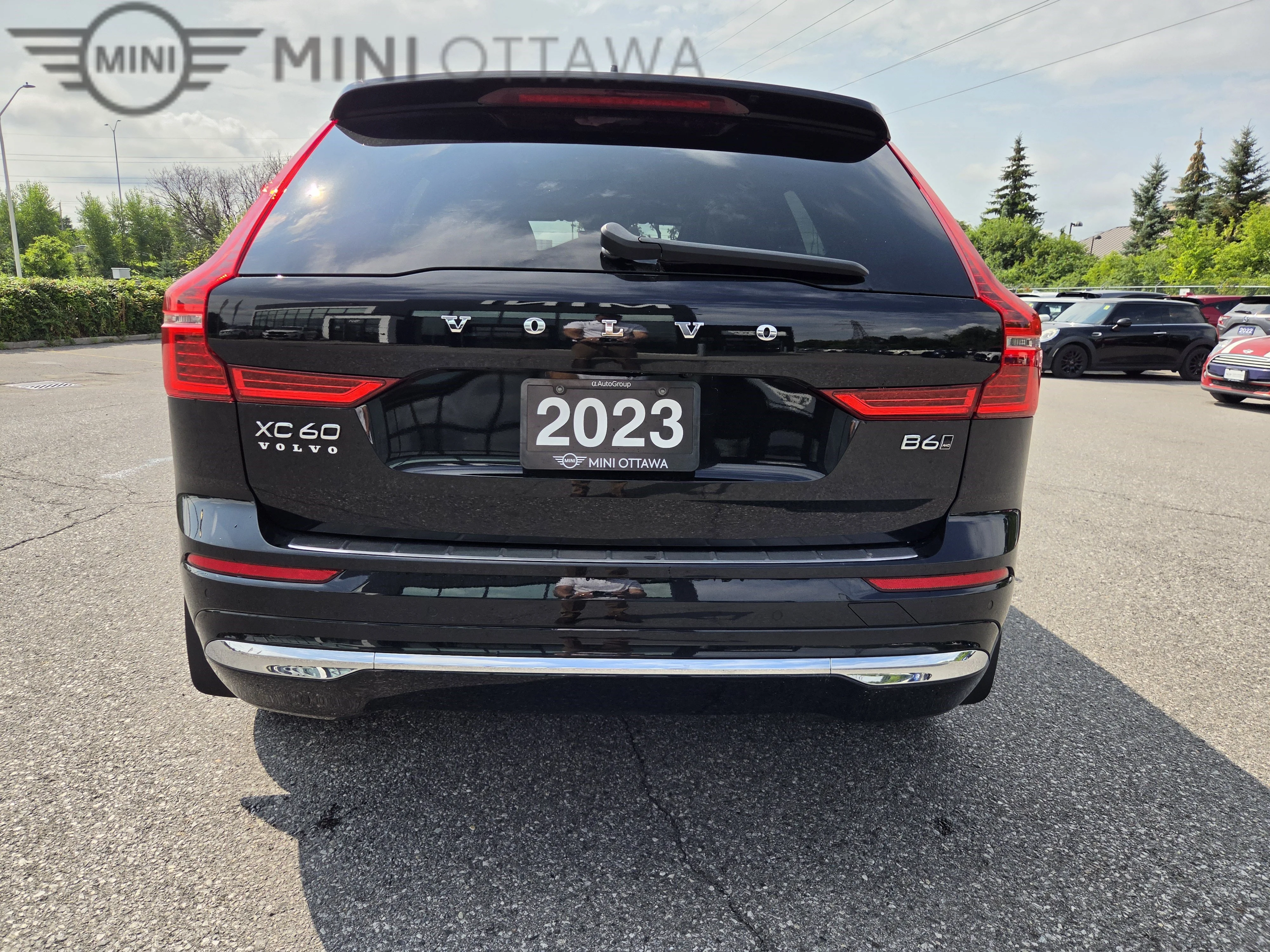 Used 2023 Black Solid Stone Volvo Ultimate Bright Theme image 7