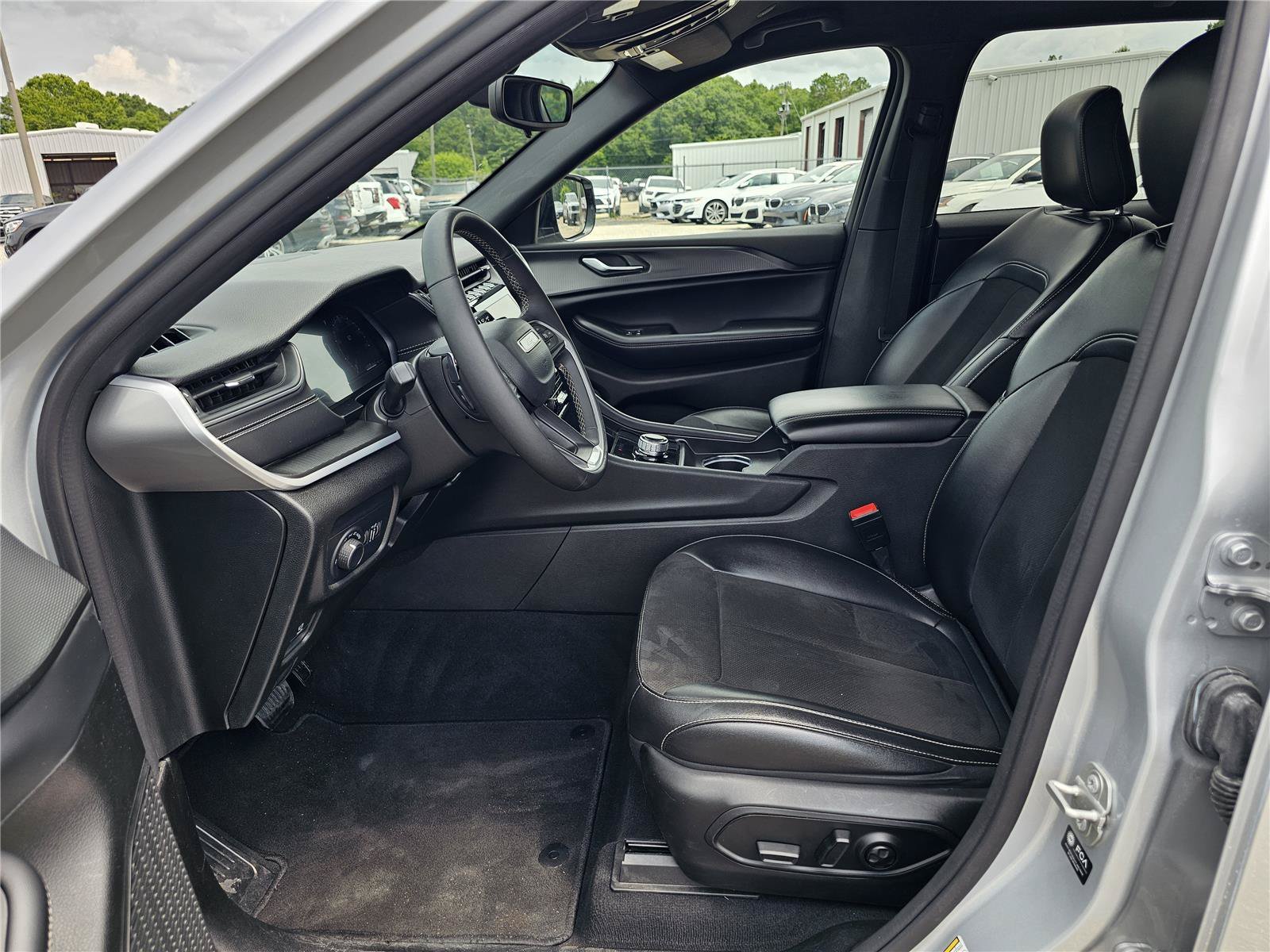 Used 2024 Silver Zynith Jeep Altitude image 16