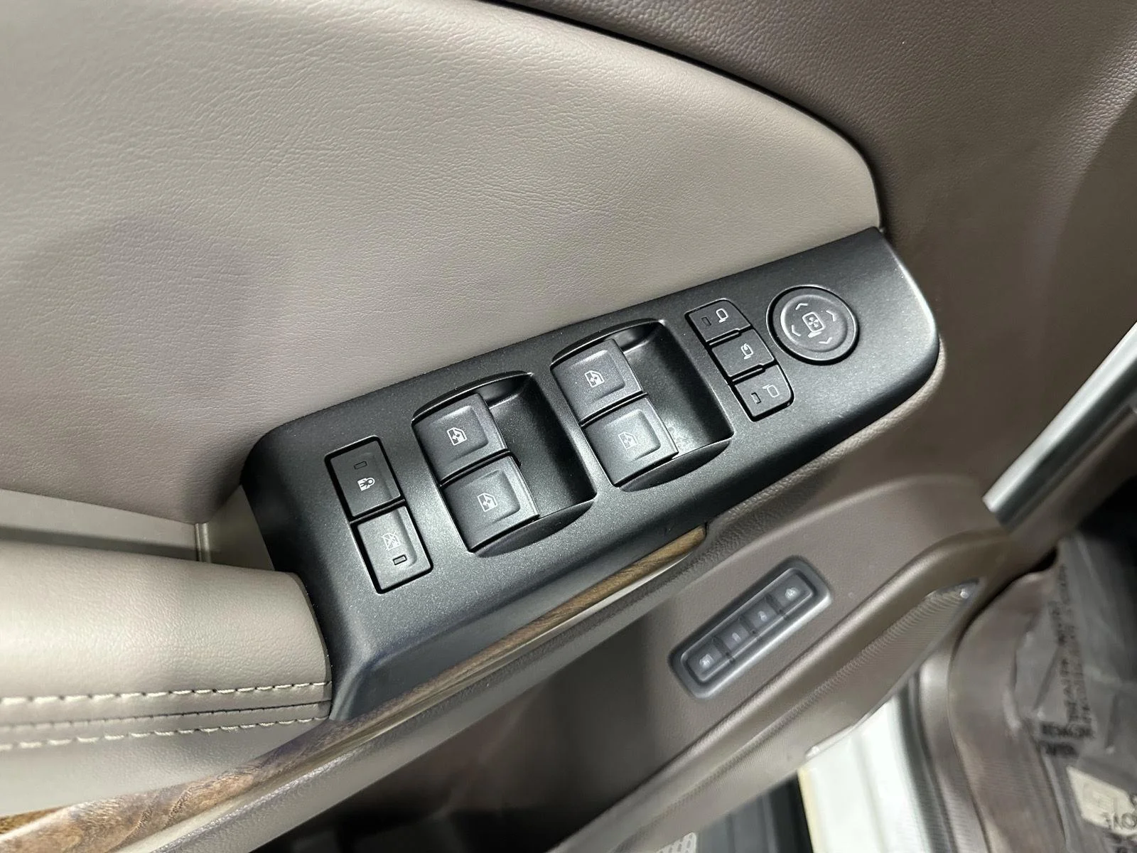 Used 2019 SUMMIT WHITE GMC Denali image 23