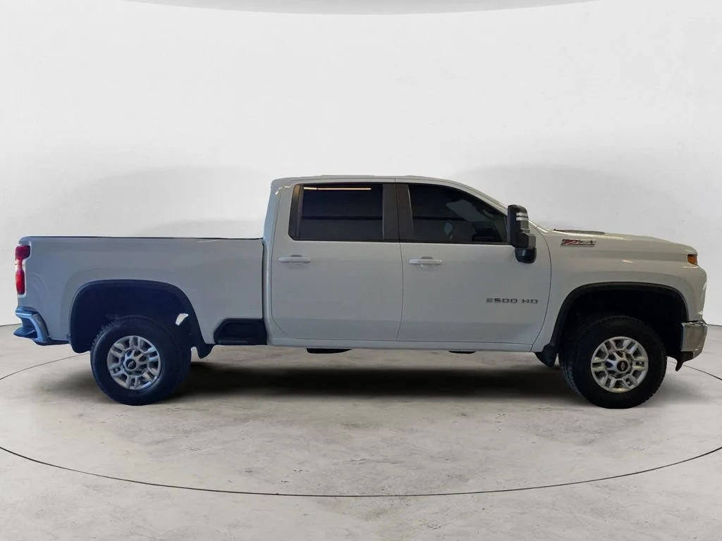 Used 2023 Summit White Chevrolet LT image 4