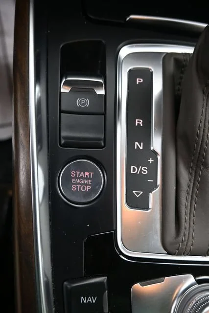 Used 2024 White Frost Tricoat Buick Avenir image 20