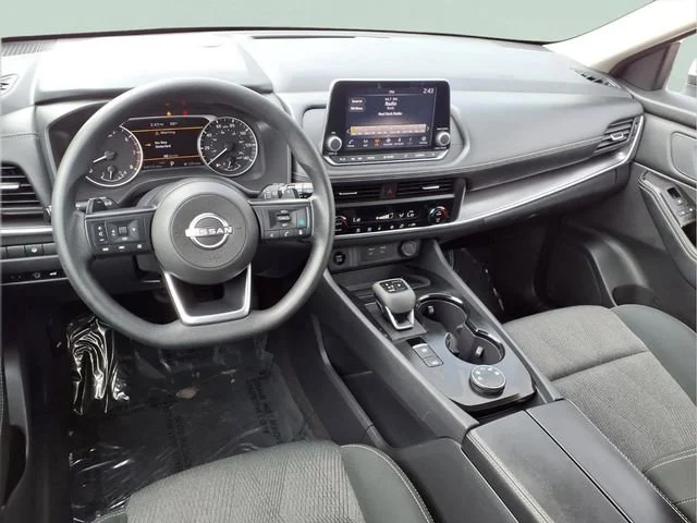 Used 2024  Nissan SV image 5