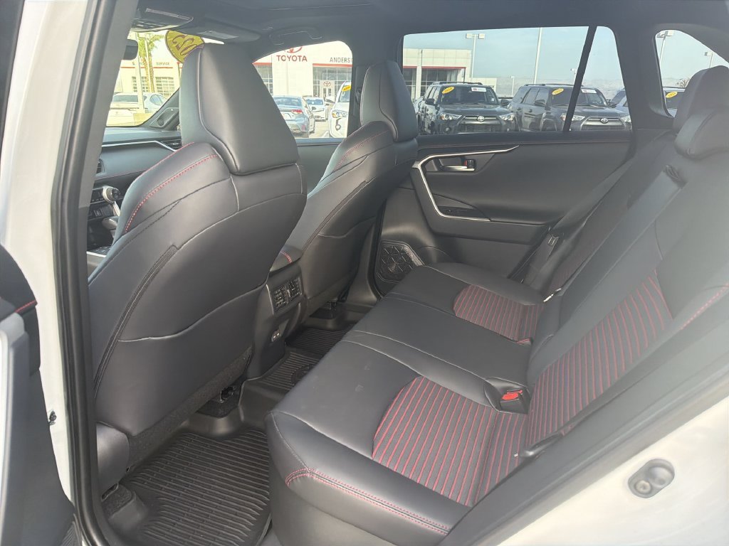 2025 Toyota RAV4 XSE - Photo 29