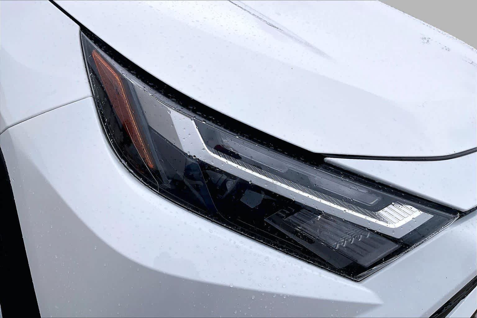 Used 2025 Ice Cap Toyota XLE image 38